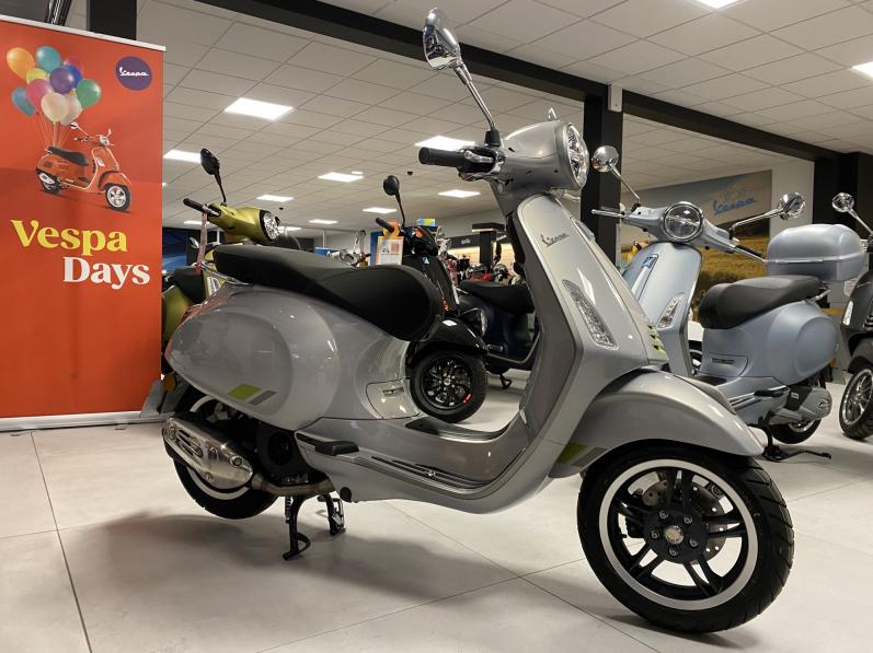 VESPA PRIMAVERA 125 TECH 2025 sous garantie très faible kilométrage 