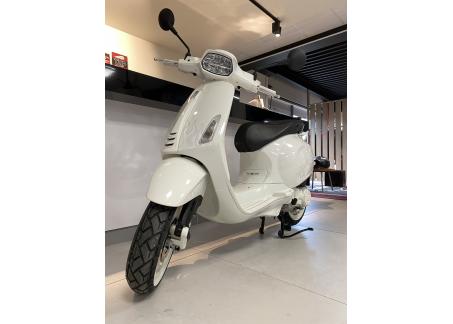 VESPA SPRINT 125 édition ultra rare Justin Bieber neuf 0KM sous garantie 